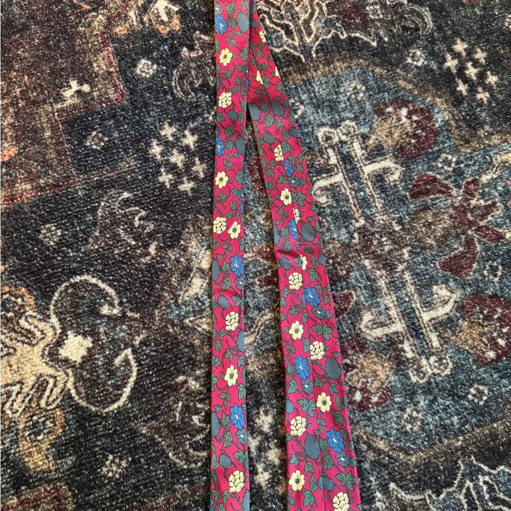 Vintage Hermes purple/red and Floral Patterned Tie (7332 EA) - Picture 9 of 10